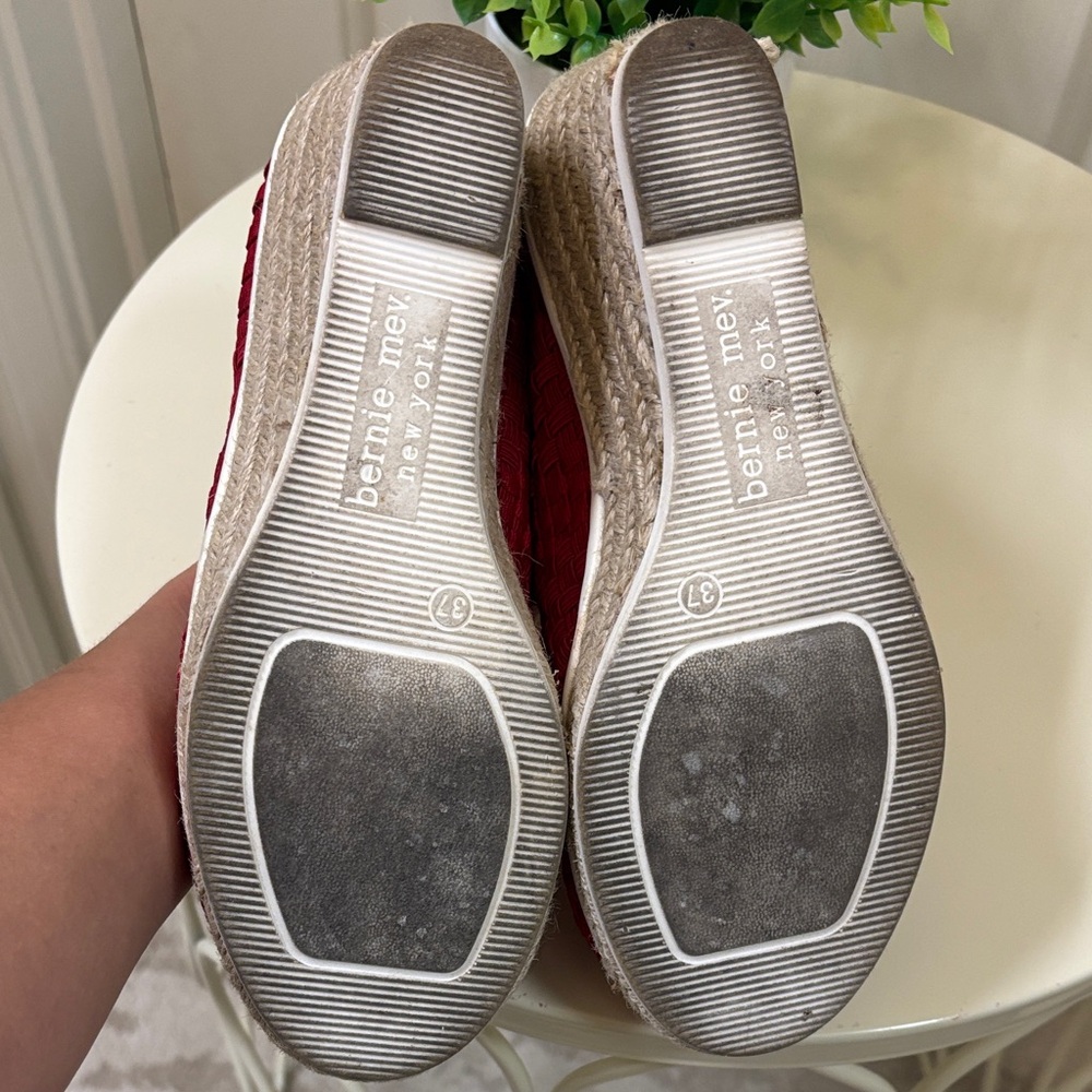 bernie mev. Red Woven Wedges - Picture 4 of 4